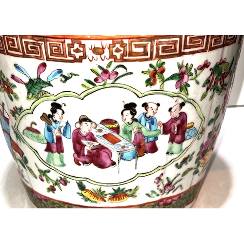 388 - A 19th century Chinese Canton vase depicting traditional scenes in various panels, slightly ribbed b... 