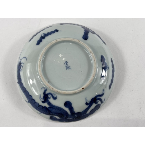 432 - A Chinese blue and white circular dish with mark to base, dia. 20cm