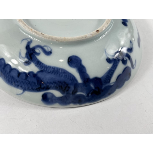 432 - A Chinese blue and white circular dish with mark to base, dia. 20cm