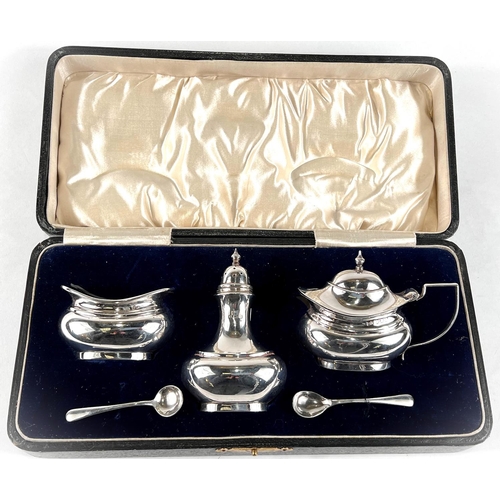 780 - A Georgian style 3 piece cruet, oat shaped with Bristol blue liners, cased, Birmingham 1921, ross we... 