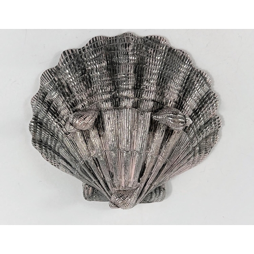 810 - A heavy scallop shell dish on shell feet, Dublin 1971, width 14cm, 13oz