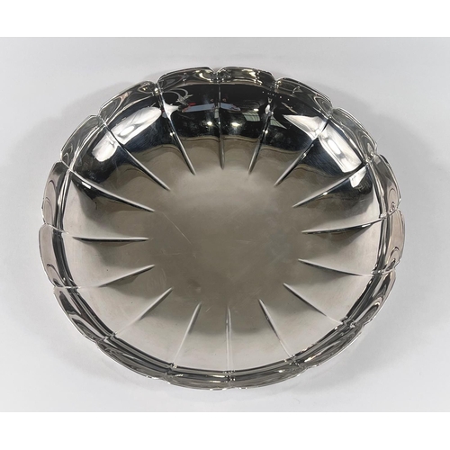 811 - A hallmarked silver circular sallow dish, ribbed decoration, Sheffield 1973, diameter 20cm, 11oz