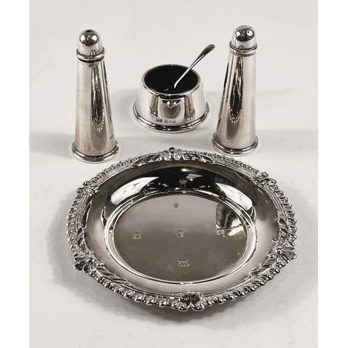 816 - A hallmarked silver cruet with 2 tapering salt and pepper pots and mustard, Birmingham 1973; a small... 