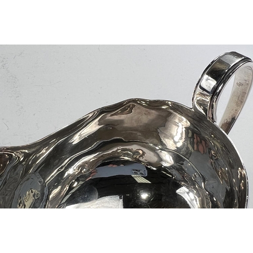 817 - A hallmarked silver sauce boat, Birmingham 1922, 5.5oz