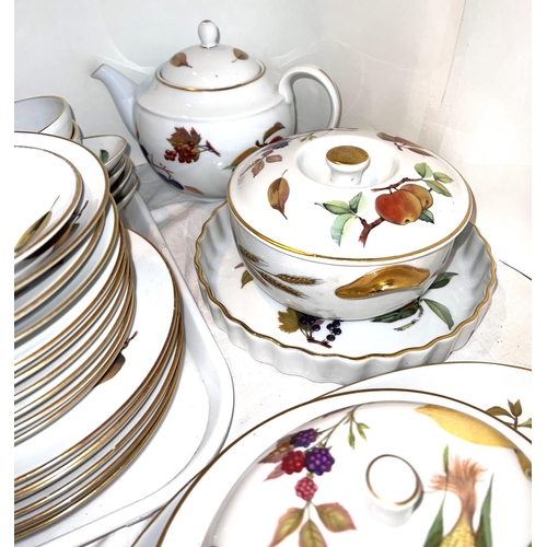 550 - A selection of Royal Worcester Evesham approx 43 pieces