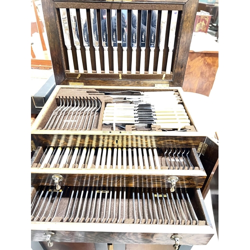 822 - A 1920's canteen of EPNS cutlery for 12 place settings, in oak three drawer case