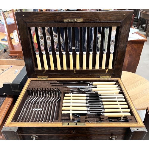 822 - A 1920's canteen of EPNS cutlery for 12 place settings, in oak three drawer case