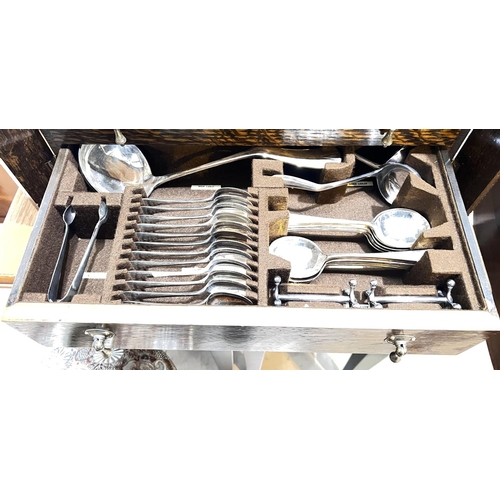 822 - A 1920's canteen of EPNS cutlery for 12 place settings, in oak three drawer case