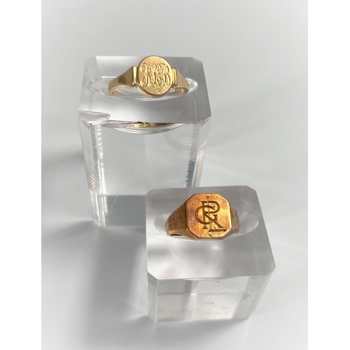 657 - A gents' 18 carat hallmarked gold small signet ring, monogrammed; a lady's 18 carat hallmarked ... 