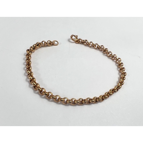 690 - A 9 carat hallmarked gold belcher chain bracelet. 2.9 gm