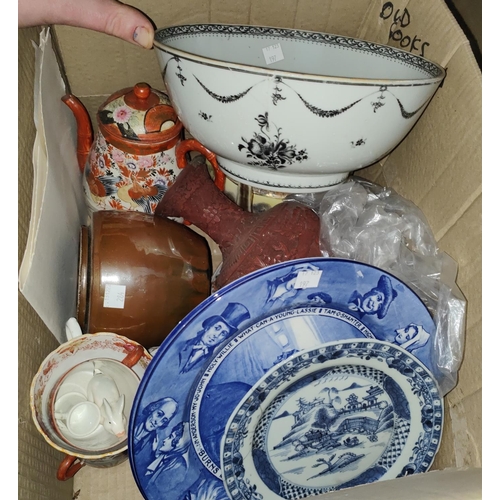 197 - A Chinese porcelain dragon plate and other ceramics