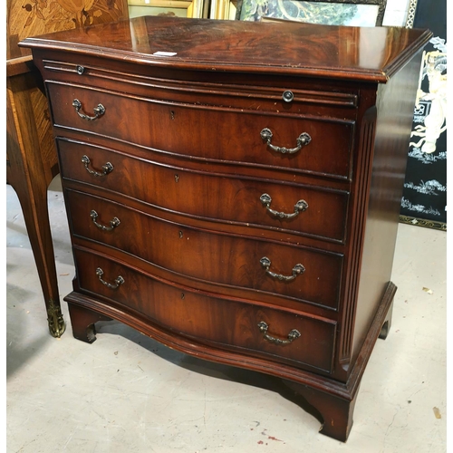 911 - A reproduction mahogany bachelors chest with serpentine front, brushing slide and 4 graduating drawe... 