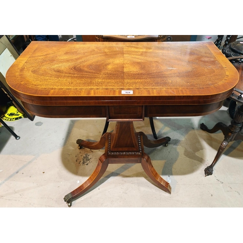 924 - A reproduction Regency crossbanded mahogany tea table with fold-over top, on square tapering column ... 