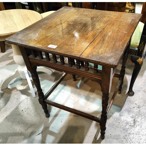 955 - An Edwardian mahogany occasional table with square top