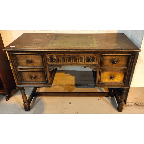 980 - An oak kneehole desk in the Jacobean style, with 5 drawers, width 113cm