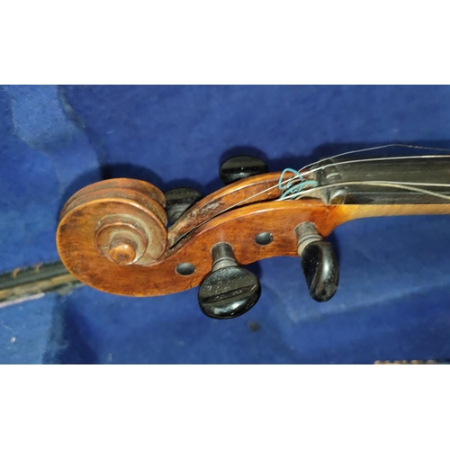 340 - A late 19th early 20th century full sized violin with two piece back wooden chin rest, in wooden fit... 