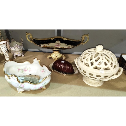 510 - A Coalport boat shaped pedestal table centre; a Wedgwood creamware pierced lidded basket; 2 other pi... 