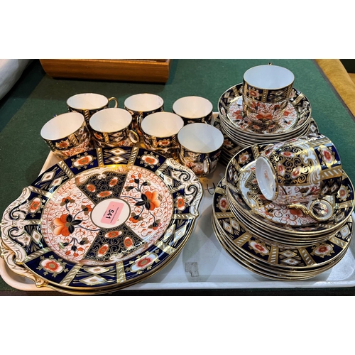 541 - A 19th century Davenport Longport Imari pattern part tea set, including 12 side plates, 12 saucers, ... 