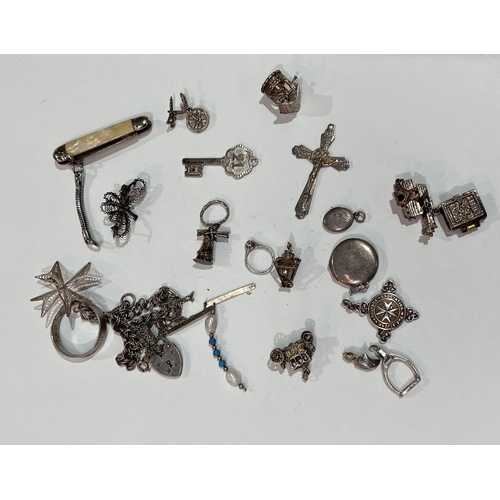 829B - A selection of white metal charms and jewellery etc