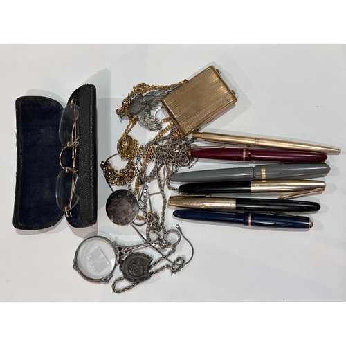 830D - A small selection of vintage Parker fountain pens, costume jewellery etc