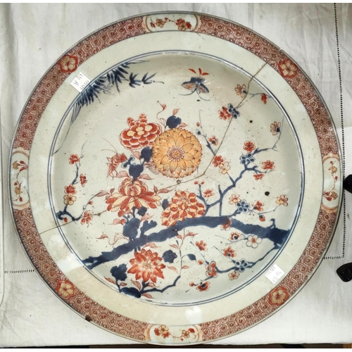 410A - An 18th/19th century Chinese Imari pattern charger, decorated with flowers etc. (restored)