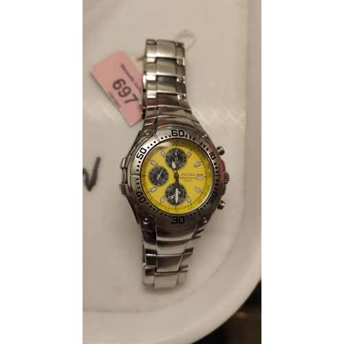 697 - A gent's Pulsar chronograph 100m wristwatch, stainless steel case