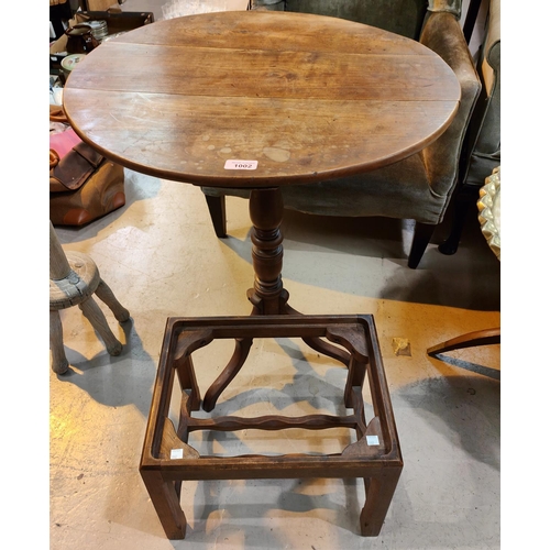 1002 - An Arts & Crafts Georgian style tripod table in solid yew wood, diameter 51cm; a similar walnut ... 