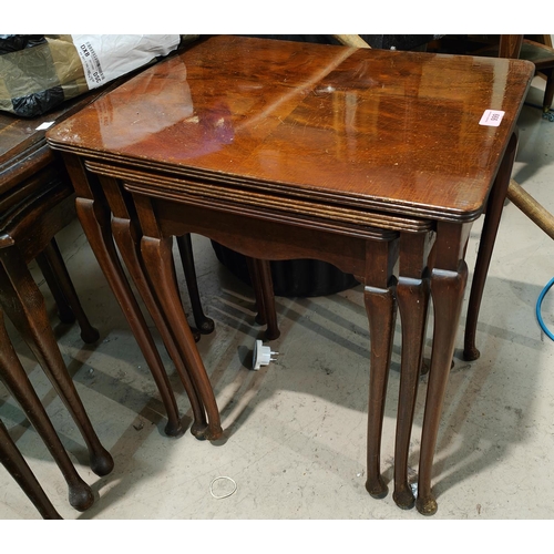 999 - A nest of 3 mahogany occasional tables on cabriole legs; another table with marquetry effect topNo b... 