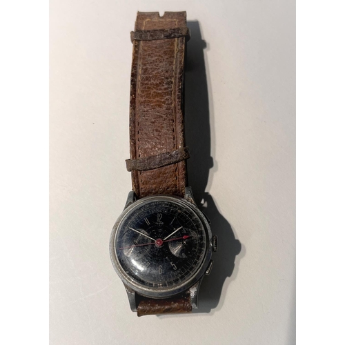 752F - A 1940's gent's military style chronograph wristwatch