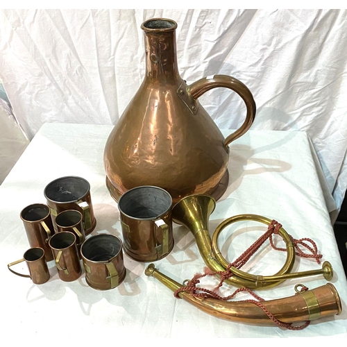 30A - A copper conical beer jug; a set of graduating copper measures; 2 hunting horns