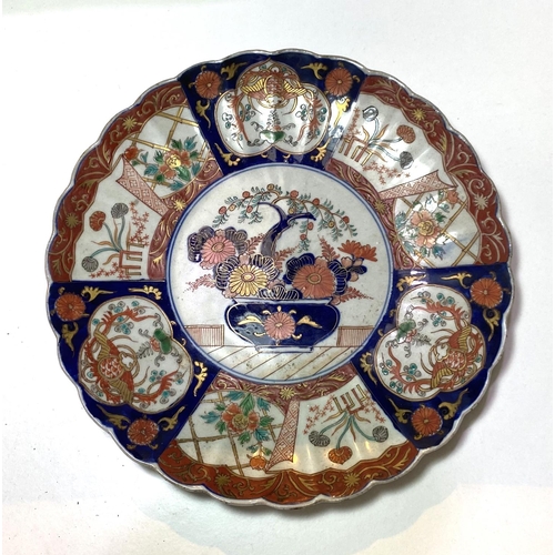 445 - A pair of Imari circular wall plaques with scalloped borders, diameter 31cm