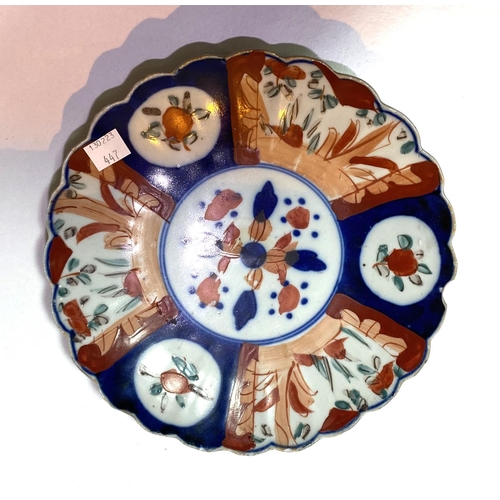 447 - Five Imari circular wall plaques with scalloped borders, diameter 22cm (1 slight chips to border and... 