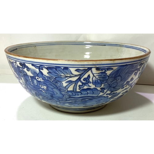 453 - A selection of Chinese blue and white and other ceramics including large blue and white bowl etc, la... 