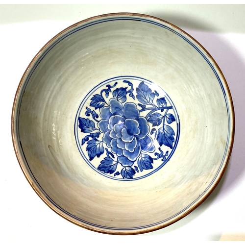 453 - A selection of Chinese blue and white and other ceramics including large blue and white bowl etc, la... 