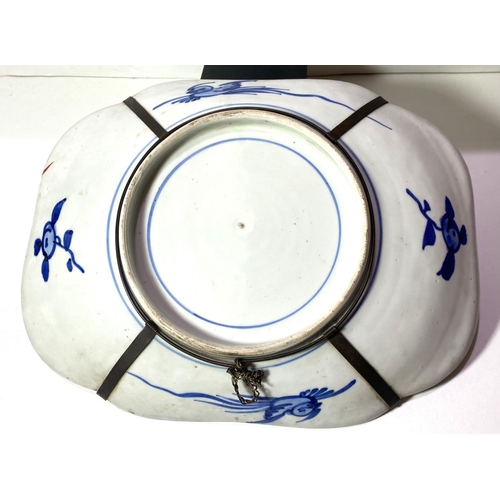 458 - A late 19th/early 20th century Imari shallow dish of shaped rectangular form decorated with a large ... 