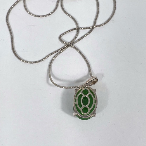 632 - A silver necklace with jade coloured hardstone cabochon