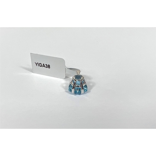 662 - A Wobito Snowflake cut Swiss blue topaz pendant with blue diamond chips to clasp (topaz approx. 5 ca... 