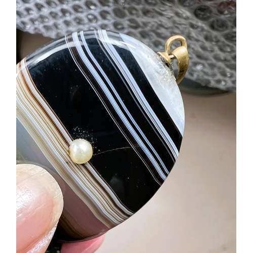 685 - A backed agate pendant drop with pearl to each side (internal crack); a pair of screw earrings forme... 