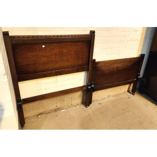 920 - A 1930's oak bedroom suite comprising a five drawer chest with stepped in top drawer, 75cm width, 44... 