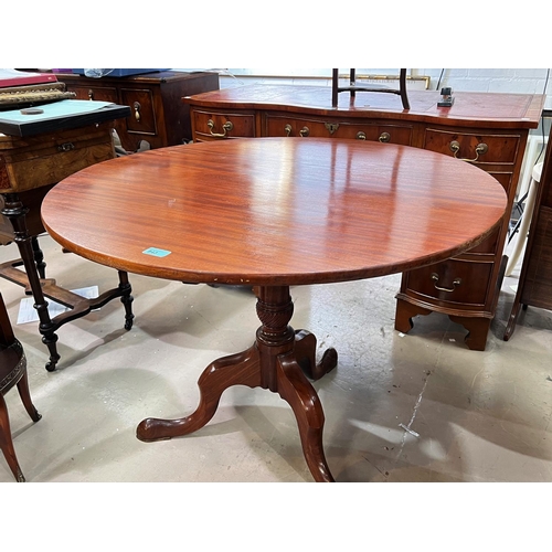 943 - A 19th century mahogany tilt top supper table on 3 feet, turned column with good sized top, 91cm