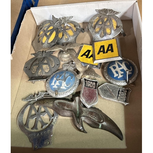 111 - A selection of vintage chrome AA, RAC and other car badges etc