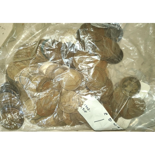 186 - A large quantity of EVII pennies, various dates, 800 coins approx (7.8kg)