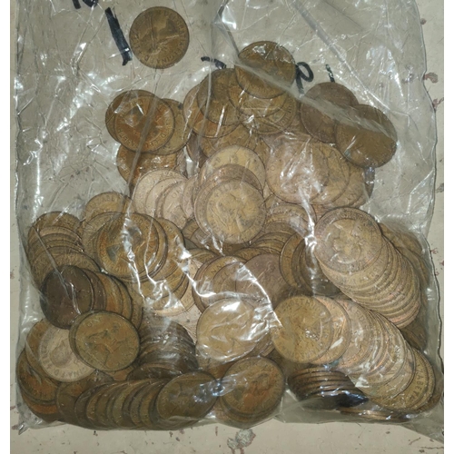 199 - A quantity of GVI & QEII pre-decimal pennies (24.0kg)