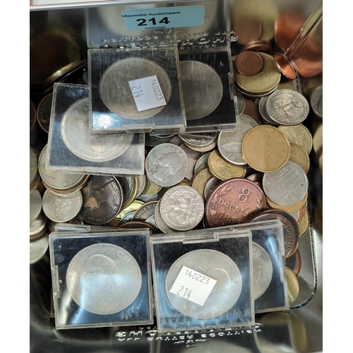 214 - A selection of miscellaneous coins including QV copper, QEII crowns etc