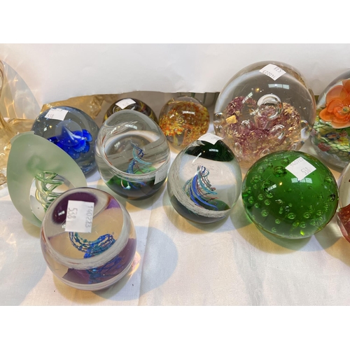 538 - A collection of 24 modern glass paperweights