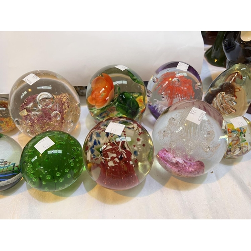 538 - A collection of 24 modern glass paperweights