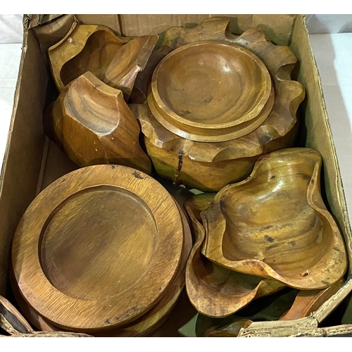 7C - A selection of carved wooden treen bowls etc