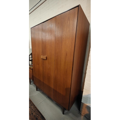 899 - A mid 20th century teak Jentique low line side board with double doors, three drawers, on tapering l... 