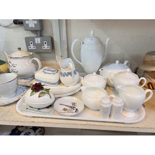 607 - A selection of decorative ware including Carnival glass, Wedgewood teapot and a Wedgewood white chin... 