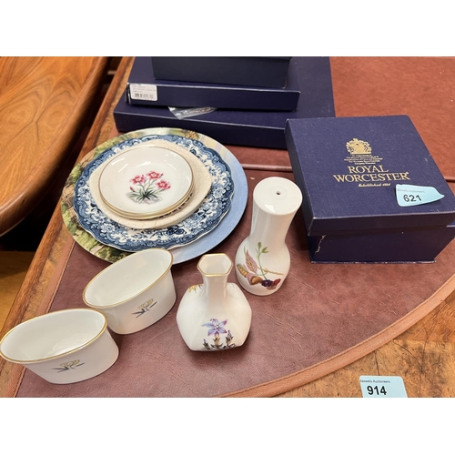 621 - An oriental hors d'oeuvres set, boxed and a selection of boxed Royal Worcester trinket items.